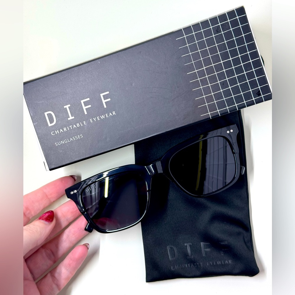 Diff Eyewear polarized Sunglasses NIB
